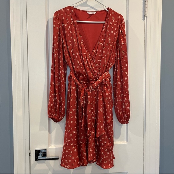 LC Lauren Conrad Dresses & Skirts - LC Lauren Conrad Size L Red Floral Satin Wrap Dress